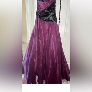 MASQUERADE Prom BALLGOWN Black/Purple Swiss Dot Woman’s 9/10 Dress